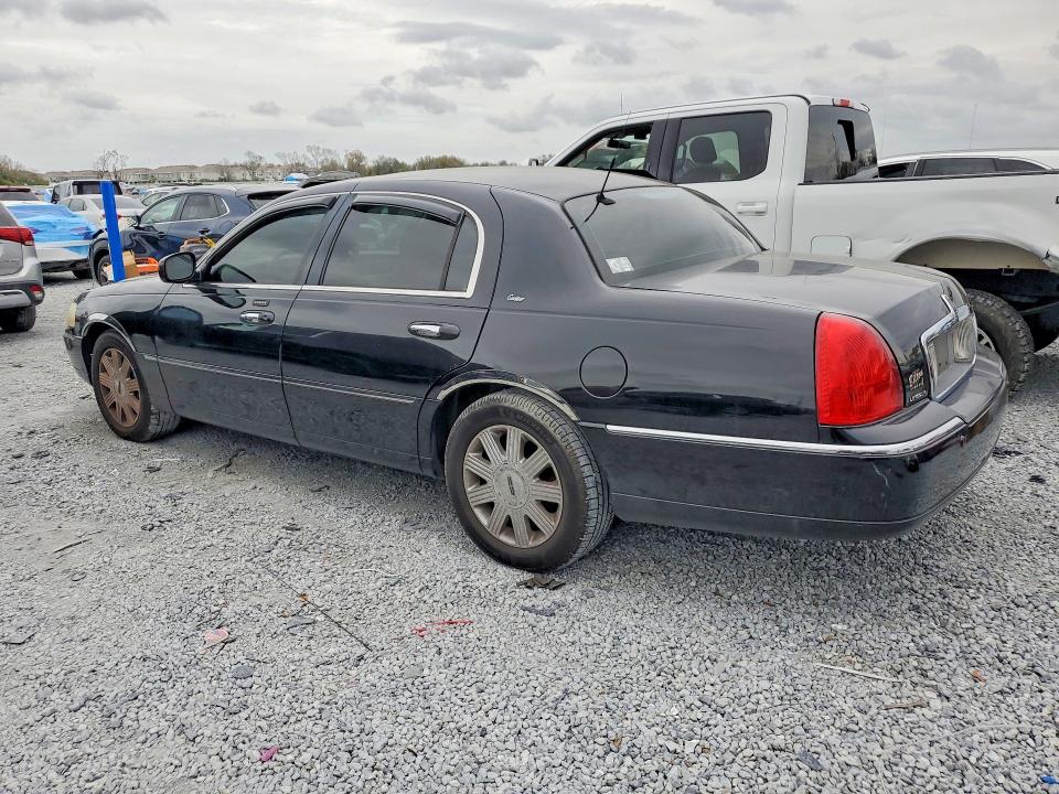 2003 Lincoln Town Car მანქანა იყიდება აუქციონზე, vin: 1LNHM83W13Y630827, აუქციონის ნომერი: 78449875