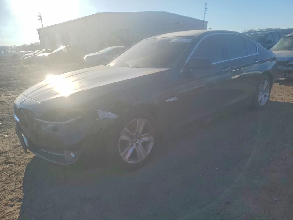 76995555 :رقم المزاد ، WBAXH5C5XDD108844 vin ، 2013 Bmw 528 مزاد بيع