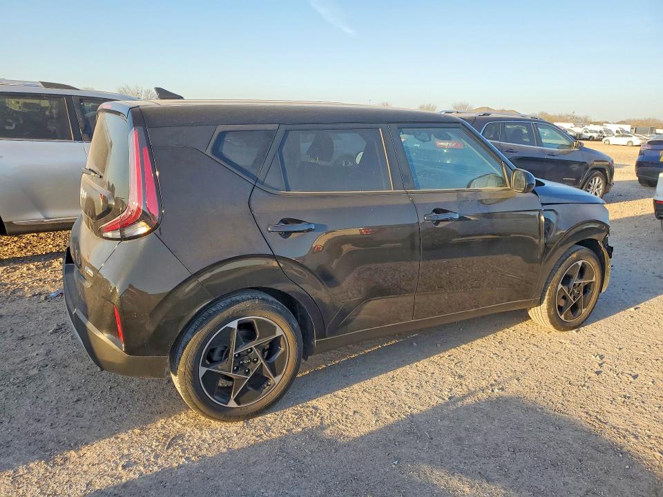 Продажа на аукционе авто 2023 Kia Soul, vin: KNDJ33AU1P7872686, номер лота: 78077665