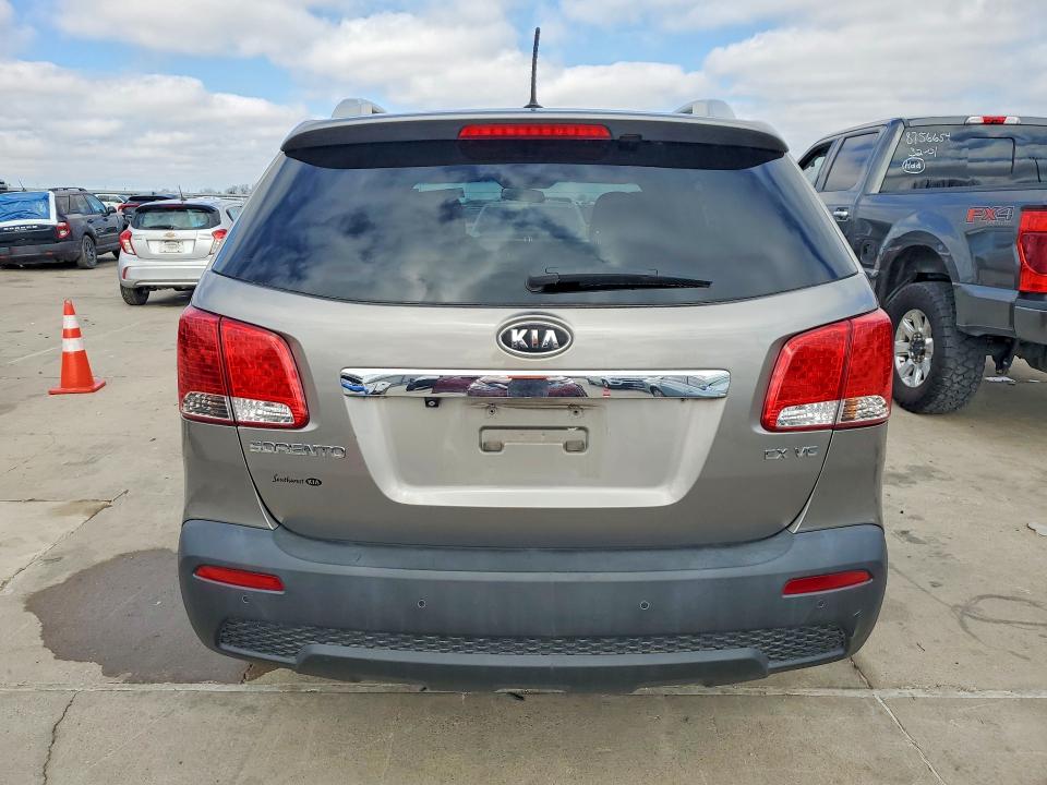 2011 Kia Sorento მანქანა იყიდება აუქციონზე, vin: 5XYKU4A28BG086823, აუქციონის ნომერი: 77706425