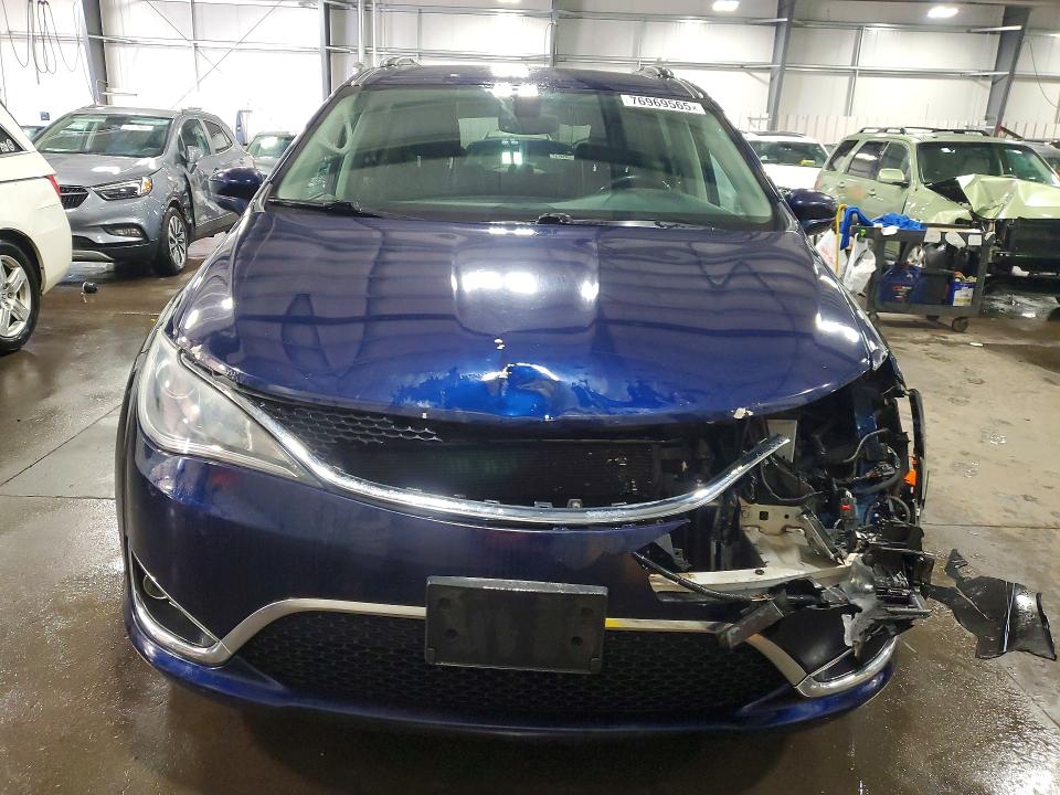 76969565 :رقم المزاد ، 2C4RC1BG5KR537289 vin ، 2019 Chrysler Pacifica مزاد بيع