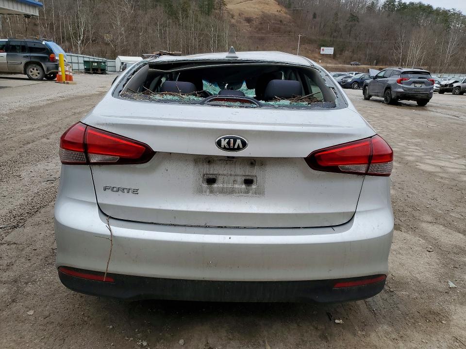 2018 Kia Forte მანქანა იყიდება აუქციონზე, vin: 3KPFL4A70JE212281, აუქციონის ნომერი: 75940705