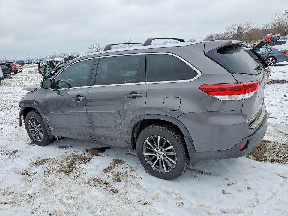 Продаж на аукціоні авто 2018 Toyota Highlander, vin: 5TDJZRFH1JS899171, номер лоту: 75373055