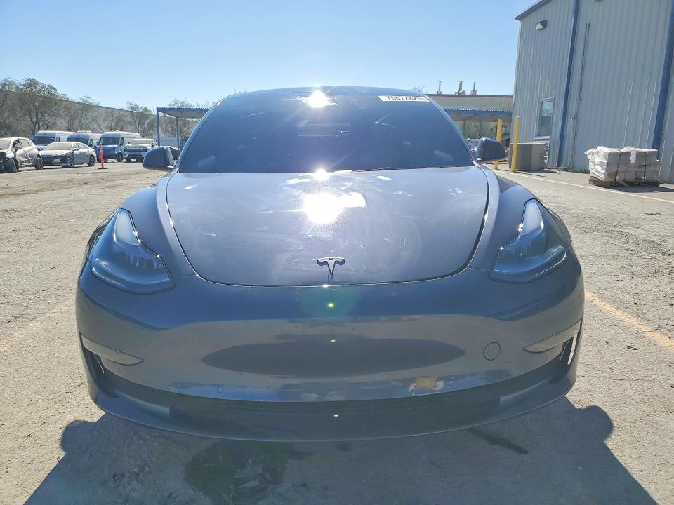 75872825 :رقم المزاد ، 5YJ3E1EA2NF352804 vin ، 2022 Tesla Model 3 مزاد بيع