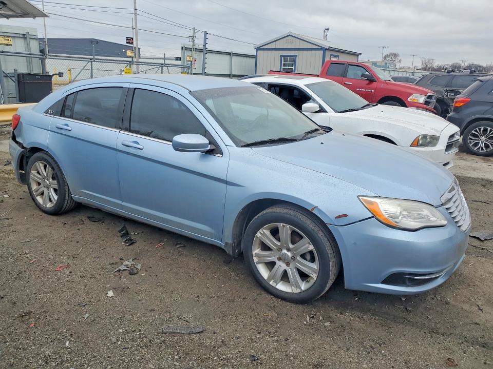 76917205 :رقم المزاد ، 1C3CCBAB8DN697852 vin ، 2013 Chrysler 200 مزاد بيع