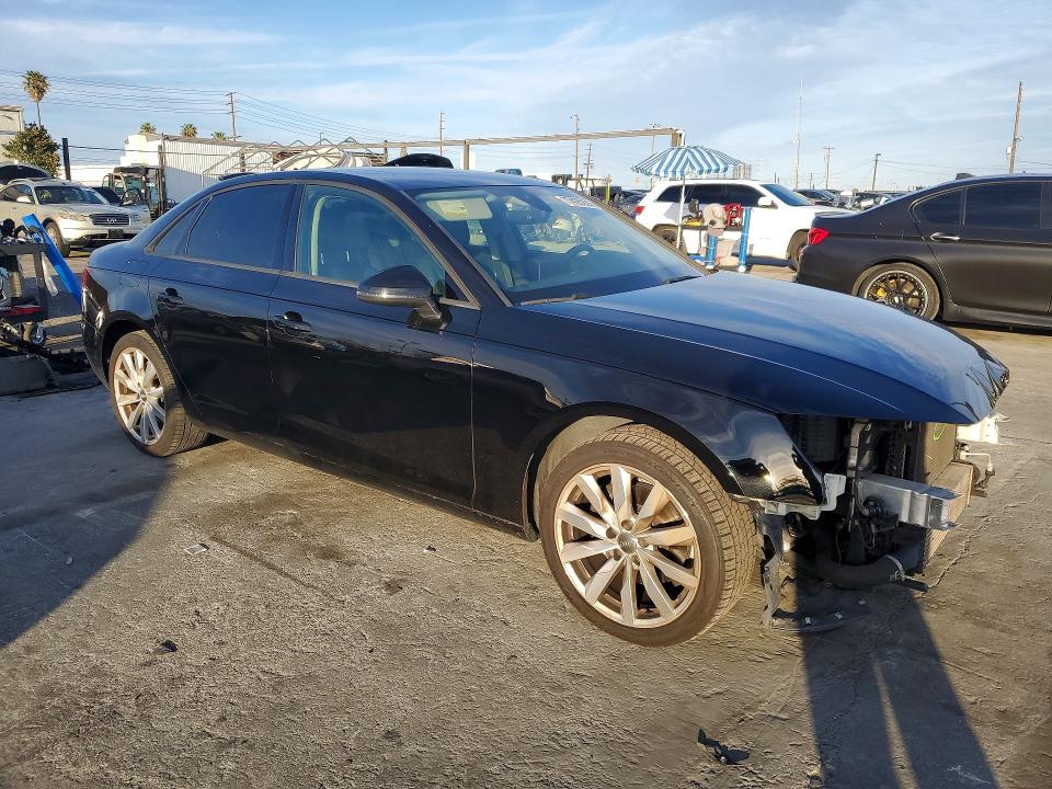 77426935 :رقم المزاد ، WAUGMAF44HN072172 vin ، 2017 Audi A4 مزاد بيع