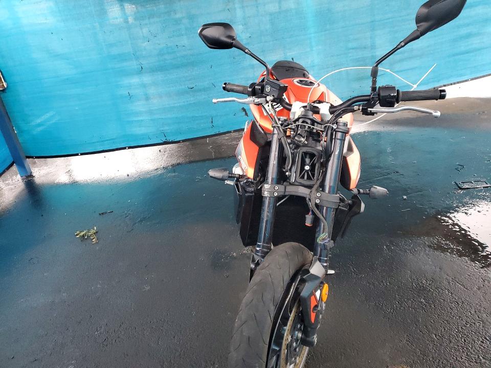 2025 Triumph Motorcycle Street Triple მანქანა იყიდება აუქციონზე, vin: SMTA604S3STCC8767, აუქციონის ნომერი: 77958225