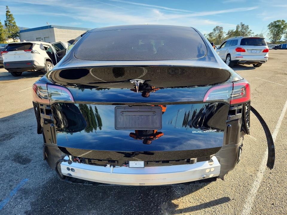 Продажа на аукционе авто 2024 Tesla Model Y, vin: 7SAYGDEE8RF164320, номер лота: 79035955