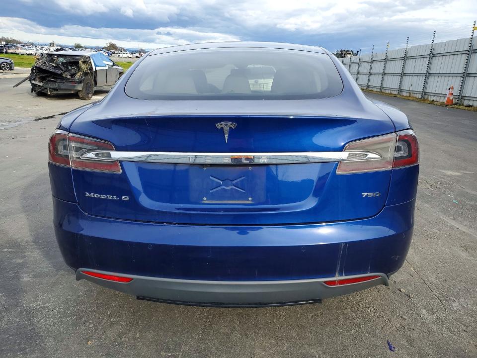 2015 Tesla Model S მანქანა იყიდება აუქციონზე, vin: 5YJSA1E20FF103984, აუქციონის ნომერი: 78514335
