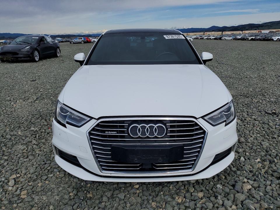Продажа на аукционе авто 2018 Audi A3, vin: WAUUPBFF8JA054692, номер лота: 97301535