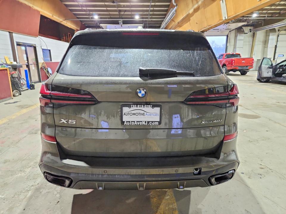 77672525 :رقم المزاد ، 5UX23EU01R9S38938 vin ، 2024 Bmw X5 مزاد بيع