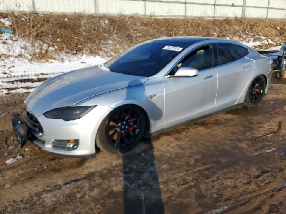 Продажа на аукционе авто 2015 Tesla Model S, vin: 5YJSA1E4XFF116419, номер лота: 79233635