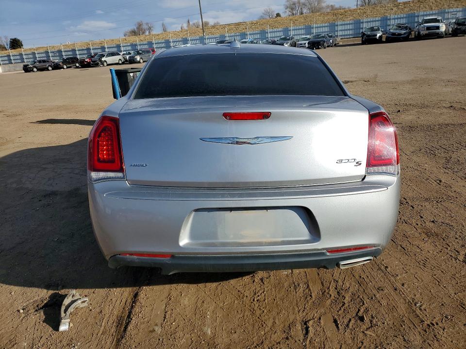 77692435 :رقم المزاد ، 2C3CCAGG7JH240760 vin ، 2018 Chrysler 300 مزاد بيع