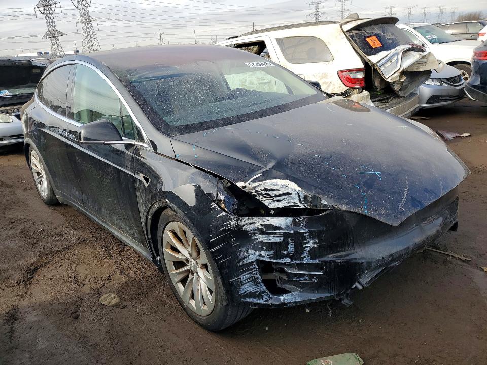 77586415 :رقم المزاد ، 5YJXCDE2XHF054314 vin ، 2017 Tesla Model X مزاد بيع