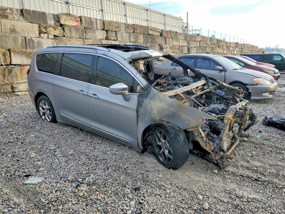 77688415 :رقم المزاد ، 2C4RC1GG5JR170871 vin ، 2018 Chrysler Pacifica مزاد بيع