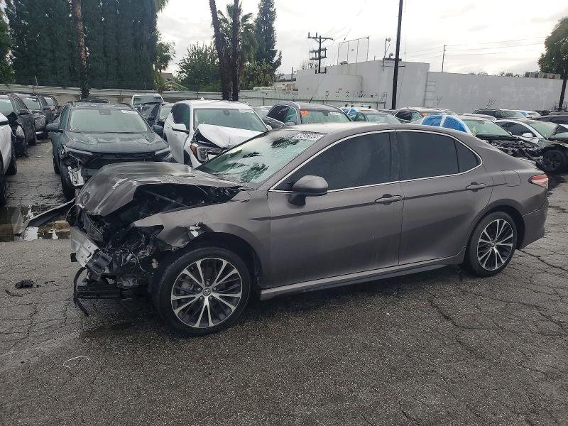98452895 :رقم المزاد ، 4T1B11HK6JU132185 vin ، 2018 Toyota Camry مزاد بيع
