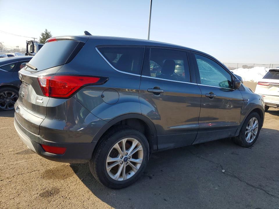 2019 Ford Escape მანქანა იყიდება აუქციონზე, vin: 1FMCU0GDXKUB11477, აუქციონის ნომერი: 77353815