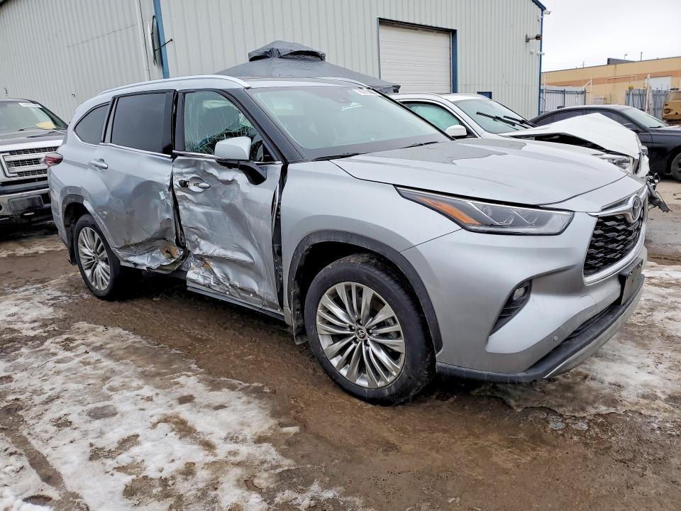 76973085 :رقم المزاد ، 5TDEBRCH6SS687622 vin ، 2025 Toyota Highlander مزاد بيع