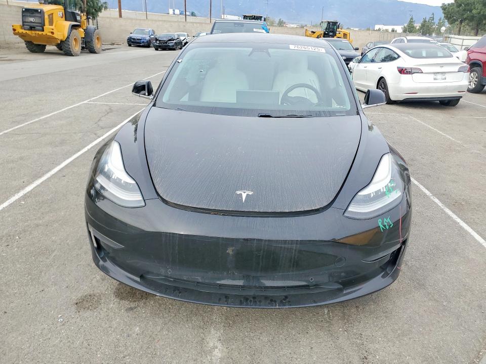 Продажа на аукционе авто 2019 Tesla Model 3, vin: 5YJ3E1EAXKF429365, номер лота: 76265125