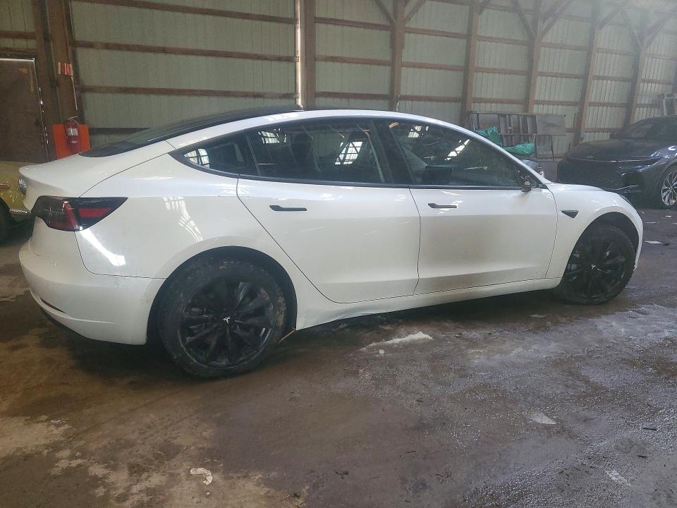 72162025 :رقم المزاد ، 5YJ3E1EAXMF985923 vin ، 2021 Tesla Model 3 مزاد بيع
