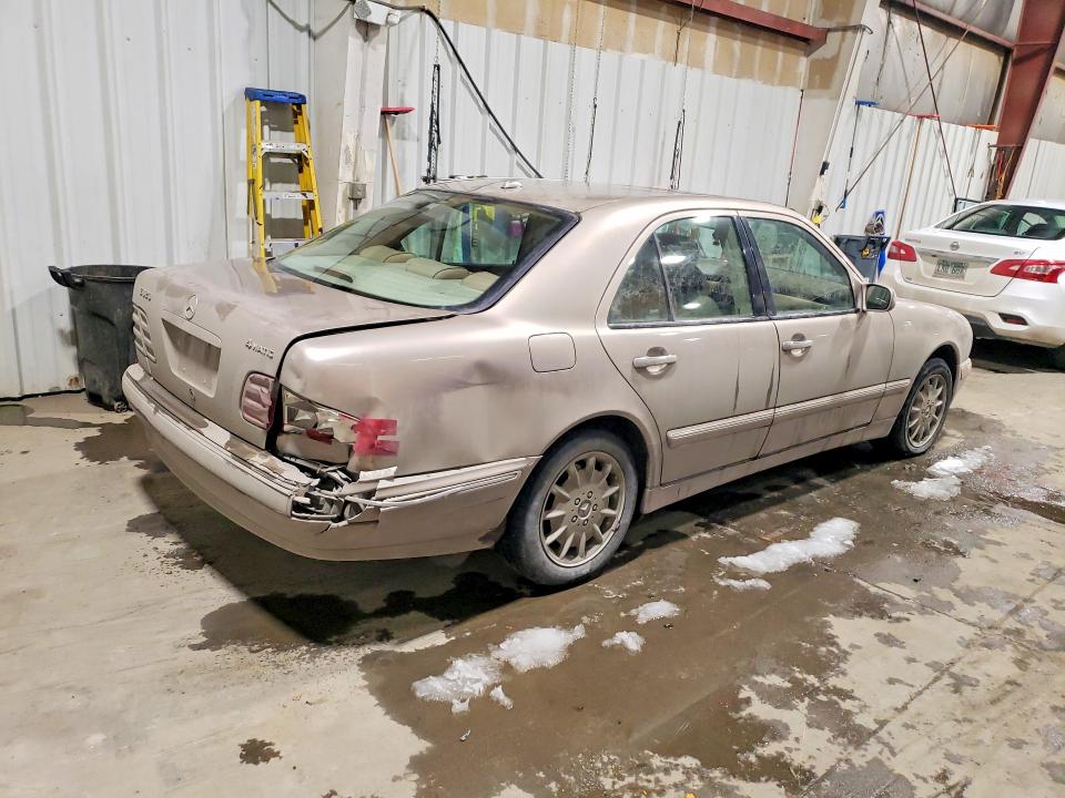 2000 Mercedes Benz E მანქანა იყიდება აუქციონზე, vin: WDBJF82J2YX032456, აუქციონის ნომერი: 79012635