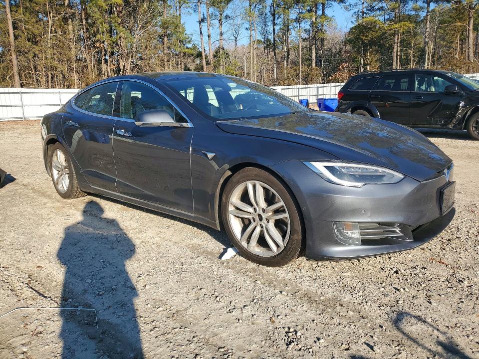 76238475 :رقم المزاد ، 5YJSA1E26HF199008 vin ، 2017 Tesla Model S مزاد بيع