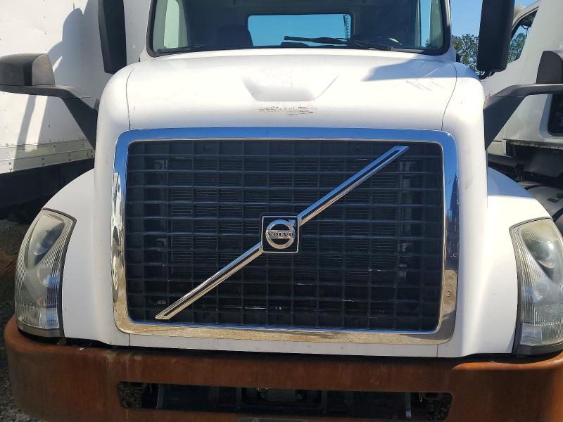 2015 Volvo Vnl მანქანა იყიდება აუქციონზე, vin: 4V4N19TG6FN922790, აუქციონის ნომერი: 77429705