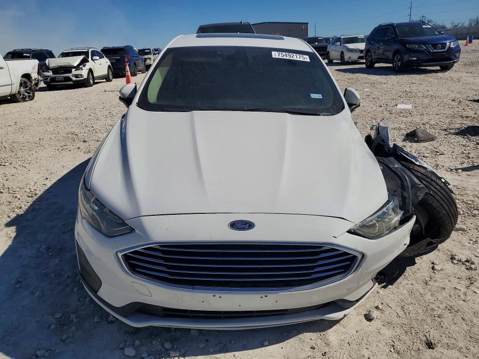 75492175 :رقم المزاد ، 3FA6P0LU4KR104987 vin ، 2019 Ford Fusion مزاد بيع