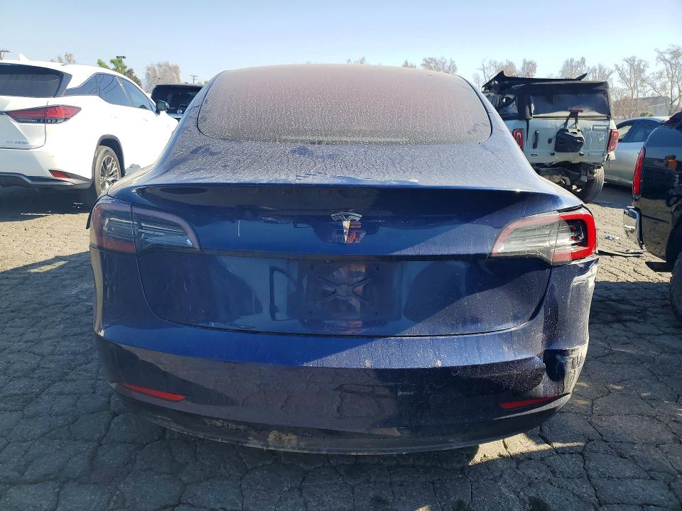 Продажа на аукционе авто 2018 Tesla Model 3, vin: 5YJ3E1EA2JF003703, номер лота: 76667895