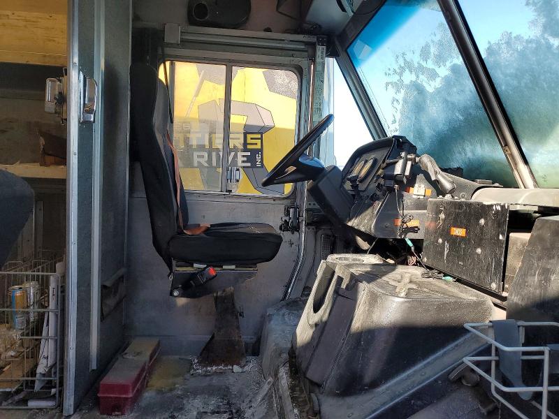 Auction sale of the 2005 Freightliner Chassis, vin: 4UZAANBW65CU21349, lot number: 77104655
