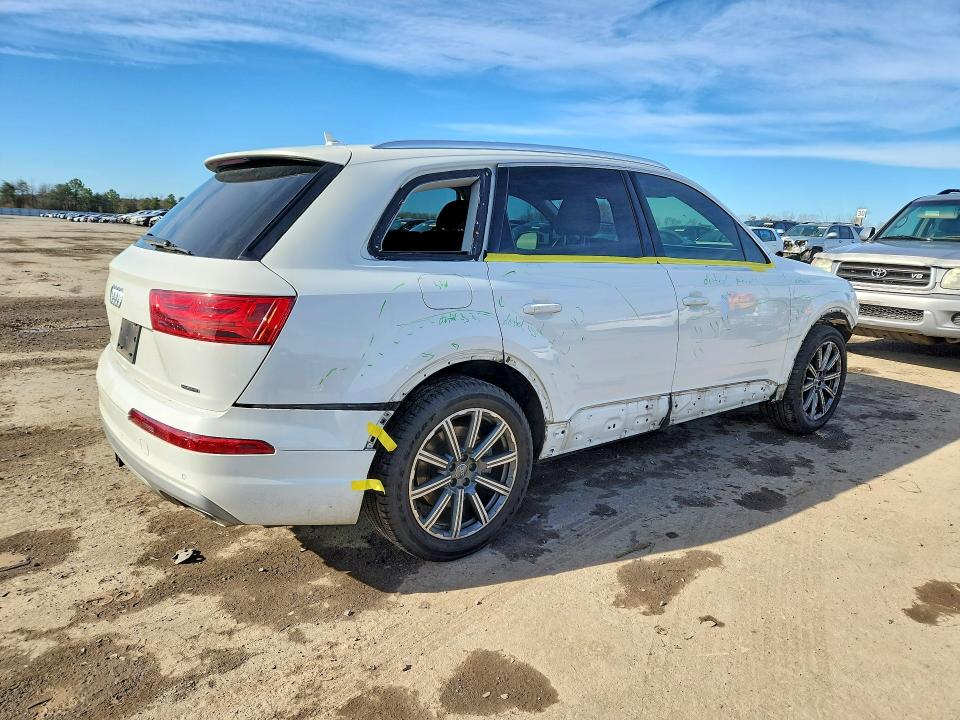 2017 Audi Q7 მანქანა იყიდება აუქციონზე, vin: WA1LHAF78HD037764, აუქციონის ნომერი: 78081605