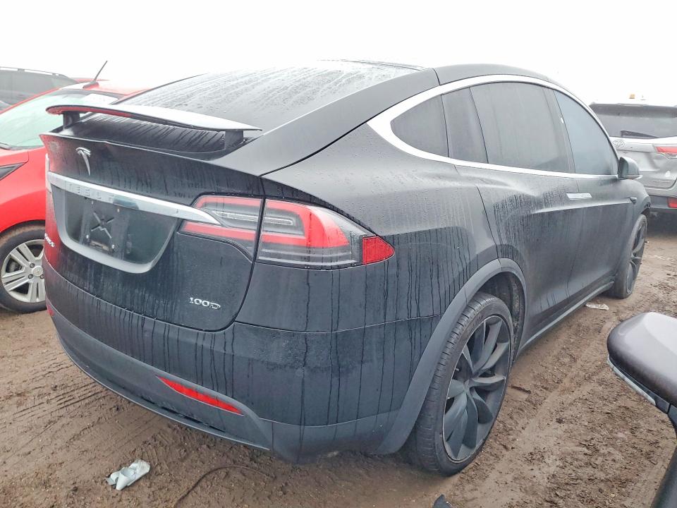 Продажа на аукционе авто 2018 Tesla Model X, vin: 5YJXCBE29JF089825, номер лота: 76182105