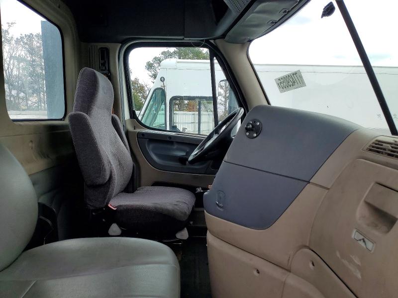 77429055 :رقم المزاد ، 1FUBGEDV9GLHC5622 vin ، 2016 Freightliner Cascadia 1 مزاد بيع