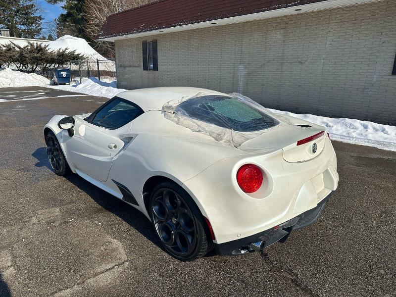 2016 Alfa Romeo 4c მანქანა იყიდება აუქციონზე, vin: ZARBAAA41GM177436, აუქციონის ნომერი: 77376835