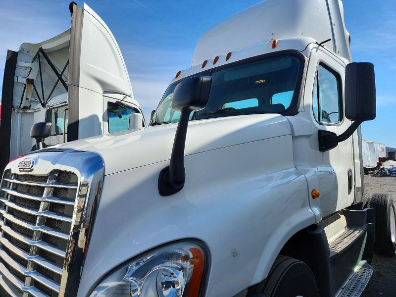 77528625 :رقم المزاد ، 1FUBGEDV4GLHC5673 vin ، 2016 Freightliner Cascadia 1 مزاد بيع