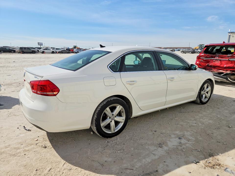 76833605 :رقم المزاد ، 1VWBN7A34DC041132 vin ، 2013 Volkswagen Passat مزاد بيع