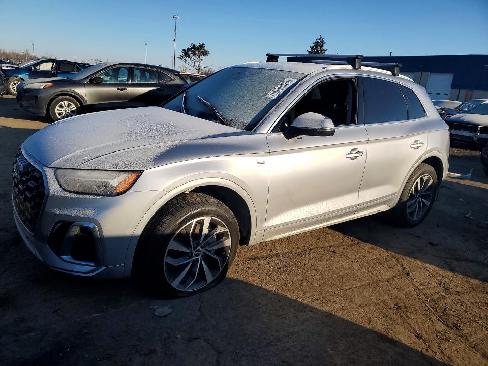 76986025 :رقم المزاد ، WA1EAAFY4N2100291 vin ، 2022 Audi Q5 مزاد بيع