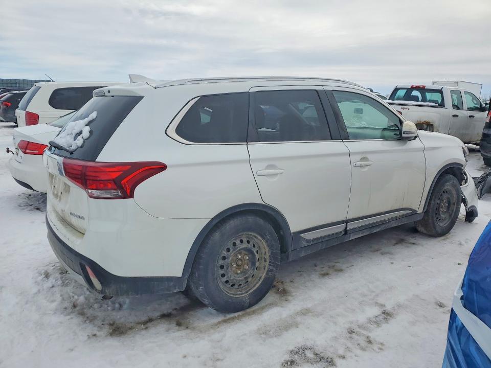 76358555 :رقم المزاد ، JA4AZ2A36JZ600561 vin ، 2018 Mitsubishi Outlander مزاد بيع