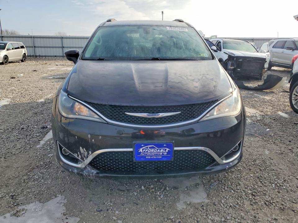 Продаж на аукціоні авто 2017 Chrysler Pacifica, vin: 2C4RC1BGXHR711768, номер лоту: 76351945