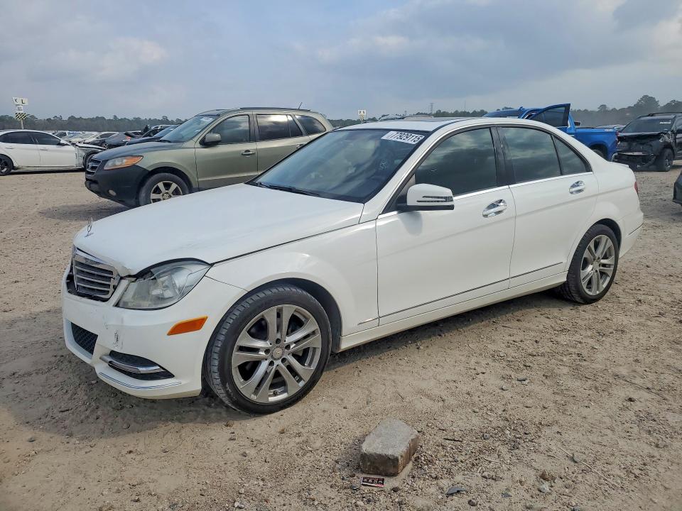 Продаж на аукціоні авто 2013 Mercedes-benz C 250, vin: WDDGF4HB8DR301259, номер лоту: 77929115
