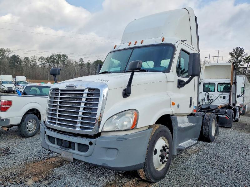 77429215 :رقم المزاد ، 1FUBGEDV0GLHC5749 vin ، 2016 Freightliner Cascadia 1 مزاد بيع