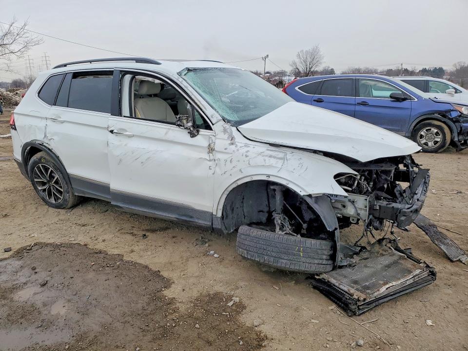 2021 Volkswagen Tiguan მანქანა იყიდება აუქციონზე, vin: 3VV3B7AX7MM053942, აუქციონის ნომერი: 53660176
