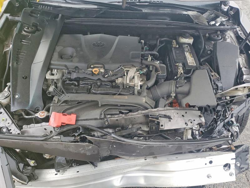 98452895 :رقم المزاد ، 4T1B11HK6JU132185 vin ، 2018 Toyota Camry مزاد بيع
