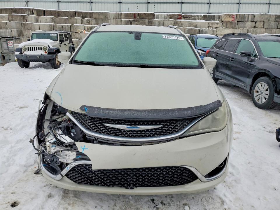Продажа на аукционе авто 2017 Chrysler Pacifica, vin: 2C4RC1EG5HR555828, номер лота: 75688475