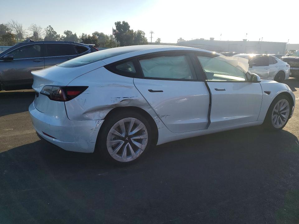 2022 Tesla Model 3 მანქანა იყიდება აუქციონზე, vin: 5YJ3E1EA8NF154972, აუქციონის ნომერი: 76095725