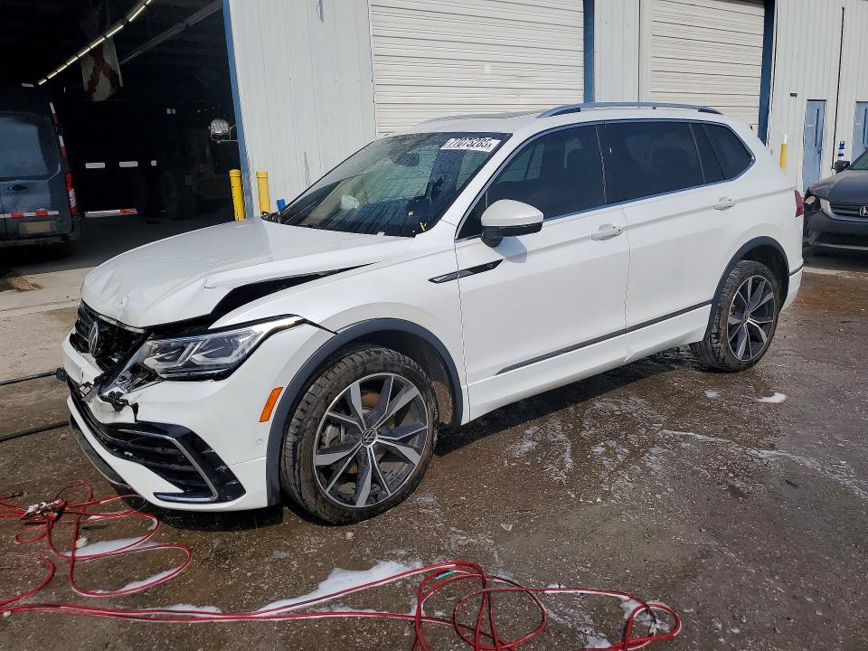Продажа на аукционе авто 2022 Volkswagen Tiguan, vin: 3VV4B7AXXNM137212, номер лота: 77075285