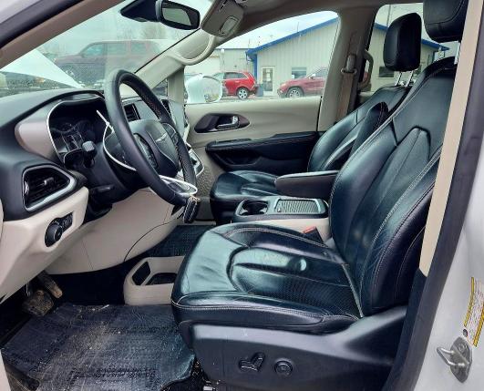 75574105 :رقم المزاد ، 2C4RC1BG1NR218301 vin ، 2022 Chrysler Pacifica مزاد بيع
