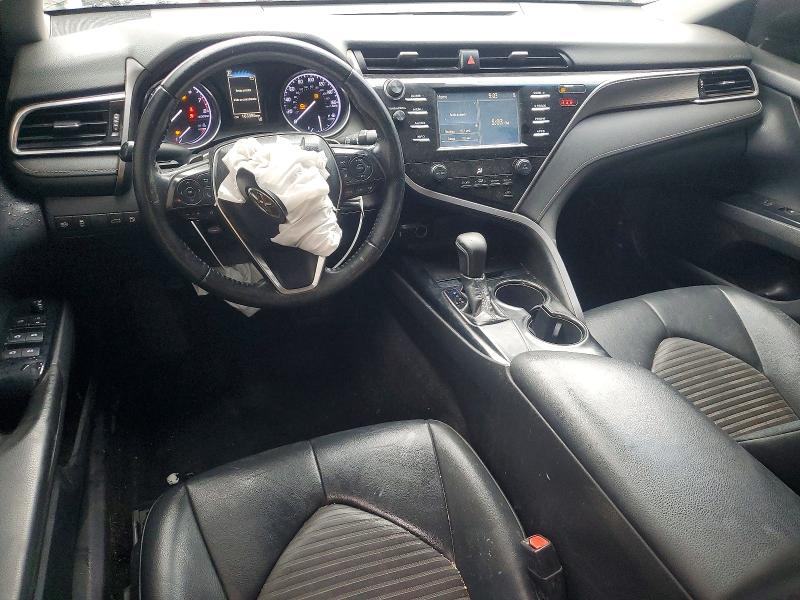 98452895 :رقم المزاد ، 4T1B11HK6JU132185 vin ، 2018 Toyota Camry مزاد بيع