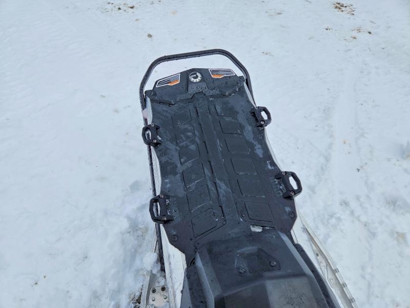 77871415 :رقم المزاد ، 2BPSUBNA1NV000250 vin ، 2022 Ski Snowmobile مزاد بيع