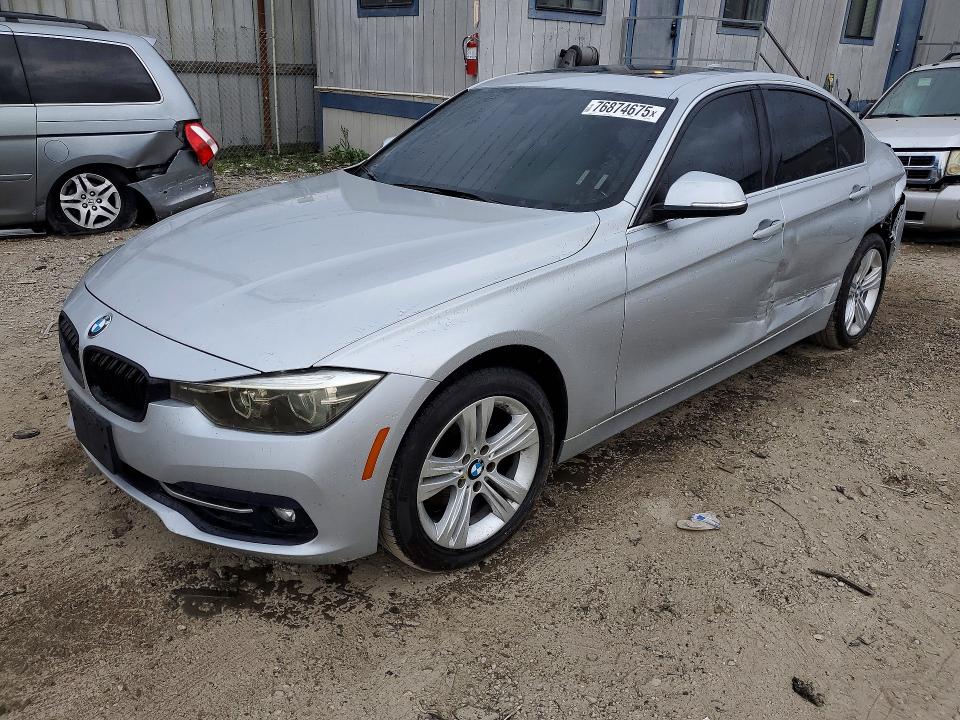 76874675 :رقم المزاد ، WBA8B9G57JNU99027 vin ، 2018 Bmw 330 مزاد بيع